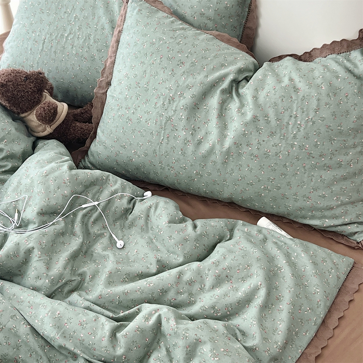 91家纺网 家纺一手货源 找家纺 荣轩2025新款全棉双层纱镂空花边工艺款四件套（铺床版）境禾