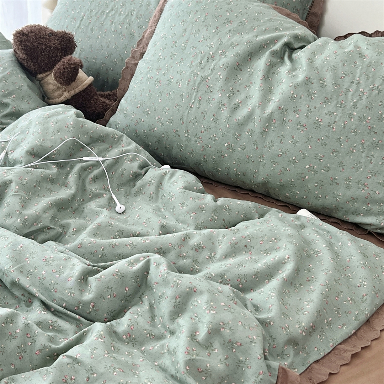 91家纺网 家纺一手货源 找家纺 荣轩2025新款全棉双层纱镂空花边工艺款四件套（铺床版）境禾