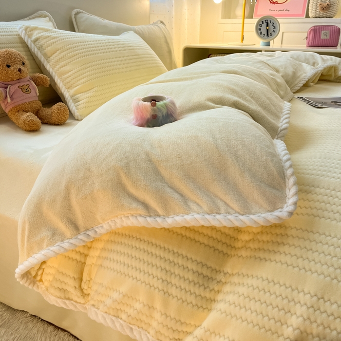 91家纺网 家纺一手货源 找家纺 （总）小叮当家纺仓储工厂店 2025新款亲肤舒适成品提花包边牛奶绒四件套-提花