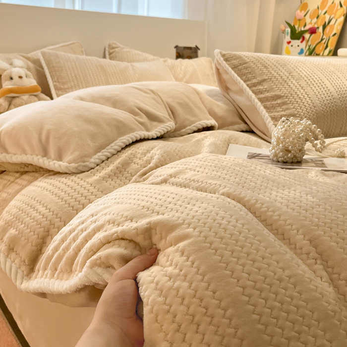 91家纺网 家纺一手货源 找家纺 小叮当家纺仓储工厂店 2025新款亲肤舒适成品提花包边牛奶绒四件套-提花 提花-米杏