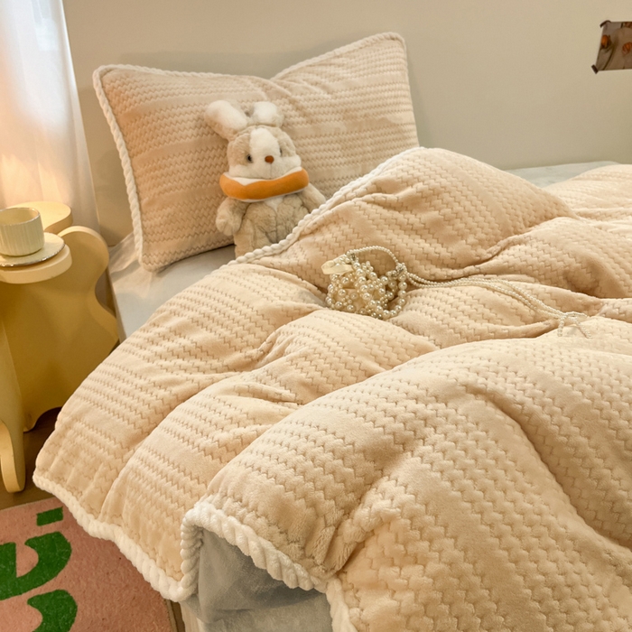 91家纺网 家纺一手货源 找家纺 小叮当家纺仓储工厂店 2025新款亲肤舒适成品提花包边牛奶绒四件套-提花 提花-杏灰