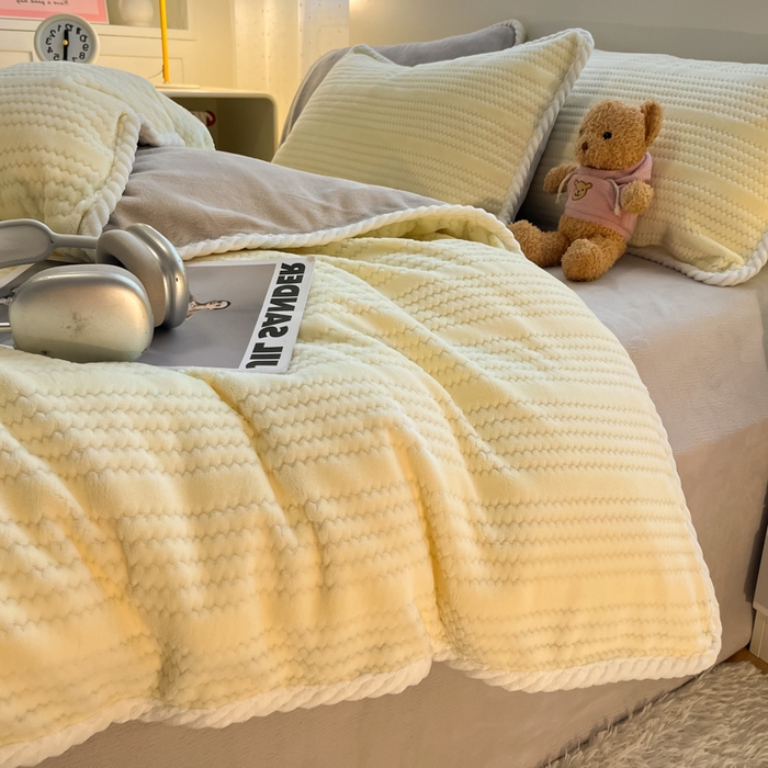 91家纺网 家纺一手货源 找家纺 小叮当家纺仓储工厂店 2025新款亲肤舒适成品提花包边牛奶绒四件套-提花 提花-黄灰