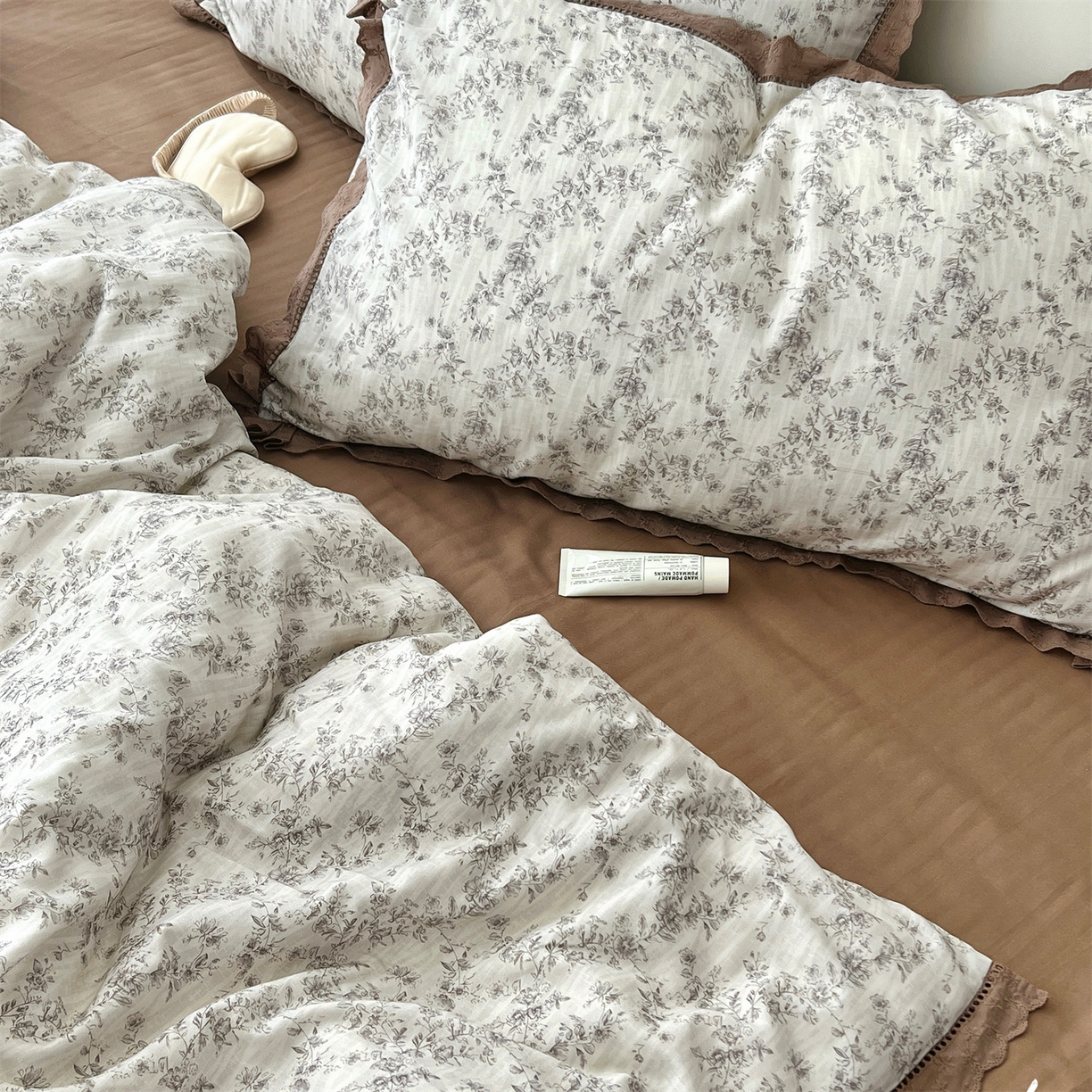 荣轩2025新款全棉双层纱镂空花边工艺款四件套（铺床版）蕾丝与墨