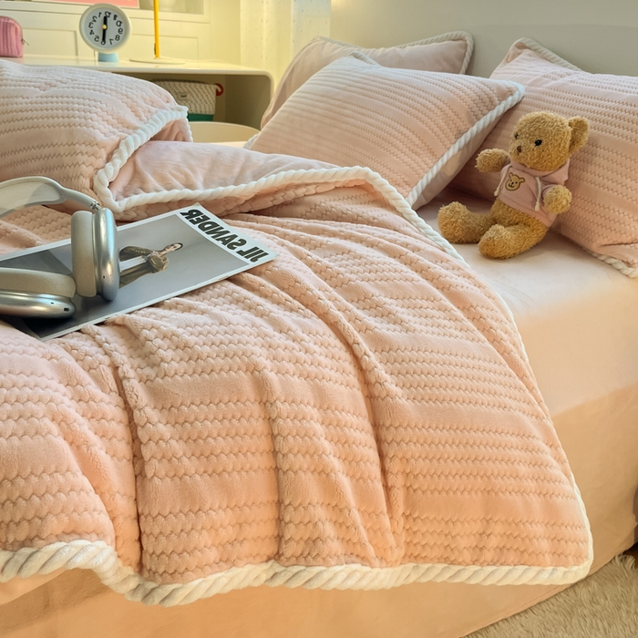 91家纺网 家纺一手货源 找家纺 小叮当家纺仓储工厂店 2025新款亲肤舒适成品提花包边牛奶绒四件套-提花 提花-桃粉