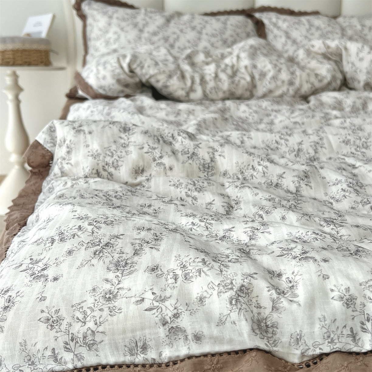 91家纺网 家纺一手货源 找家纺 荣轩2025新款全棉双层纱镂空花边工艺款四件套（铺床版）蕾丝与墨