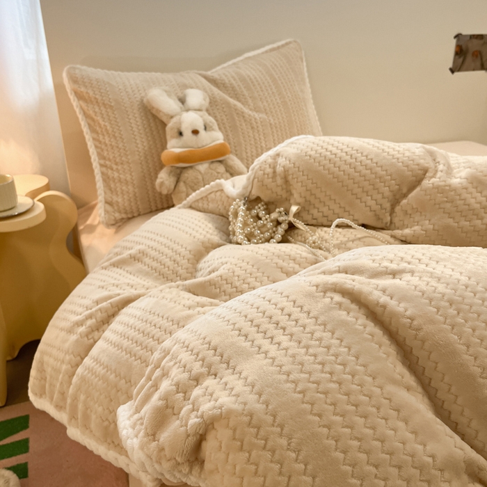 91家纺网 家纺一手货源 找家纺 小叮当家纺仓储工厂店 2025新款亲肤舒适成品提花包边牛奶绒四件套-提花 提花-米杏