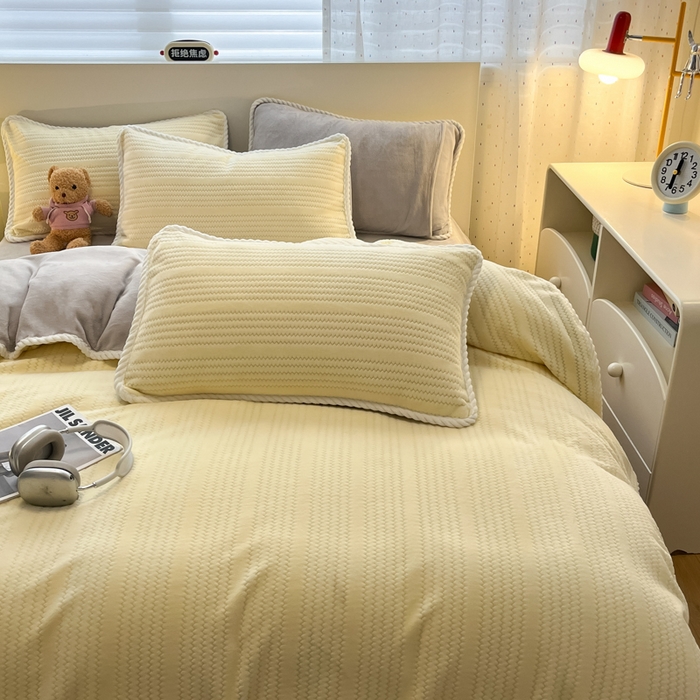 91家纺网 家纺一手货源 找家纺 小叮当家纺仓储工厂店 2025新款亲肤舒适成品提花包边牛奶绒四件套-提花 提花-黄灰