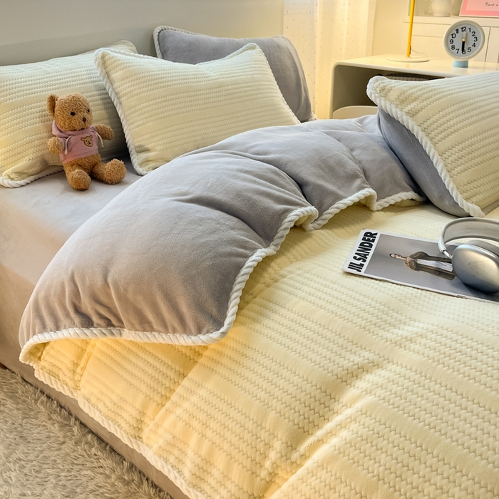 91家纺网 家纺一手货源 找家纺 小叮当家纺仓储工厂店 2025新款亲肤舒适成品提花包边牛奶绒四件套-提花 提花-黄灰