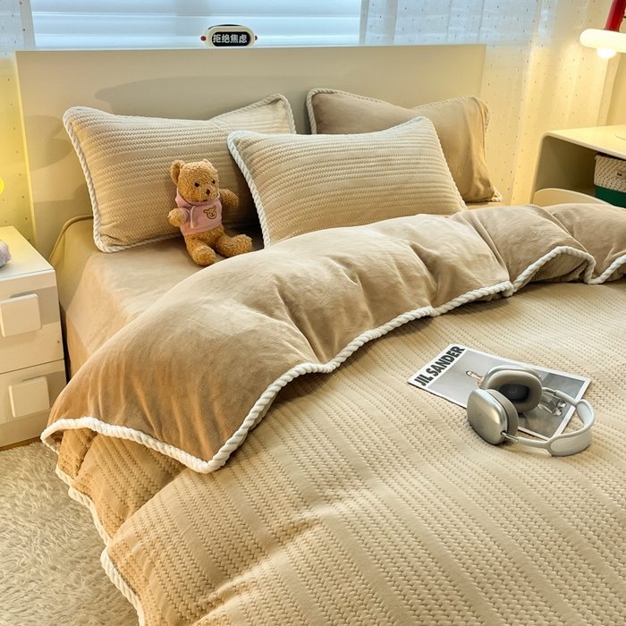 91家纺网 家纺一手货源 找家纺 小叮当家纺仓储工厂店 2025新款亲肤舒适成品提花包边牛奶绒四件套-提花 提花-杏驼