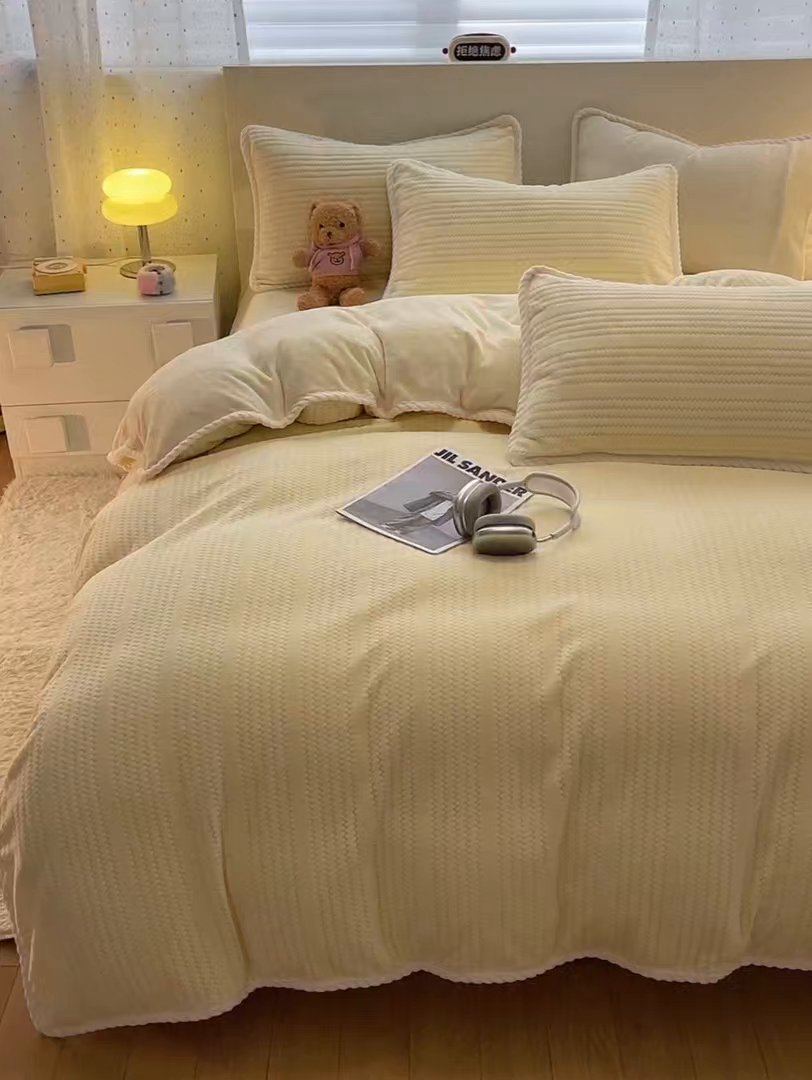 91家纺网 家纺一手货源 找家纺 小叮当家纺仓储工厂店 2025新款亲肤舒适成品提花包边牛奶绒四件套-提花 提花-奶白