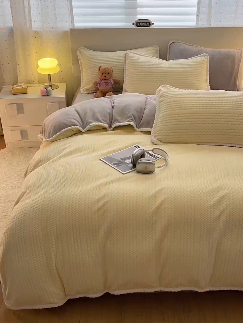 91家纺网 家纺一手货源 找家纺 小叮当家纺仓储工厂店 2025新款亲肤舒适成品提花包边牛奶绒四件套-提花 提花-黄灰