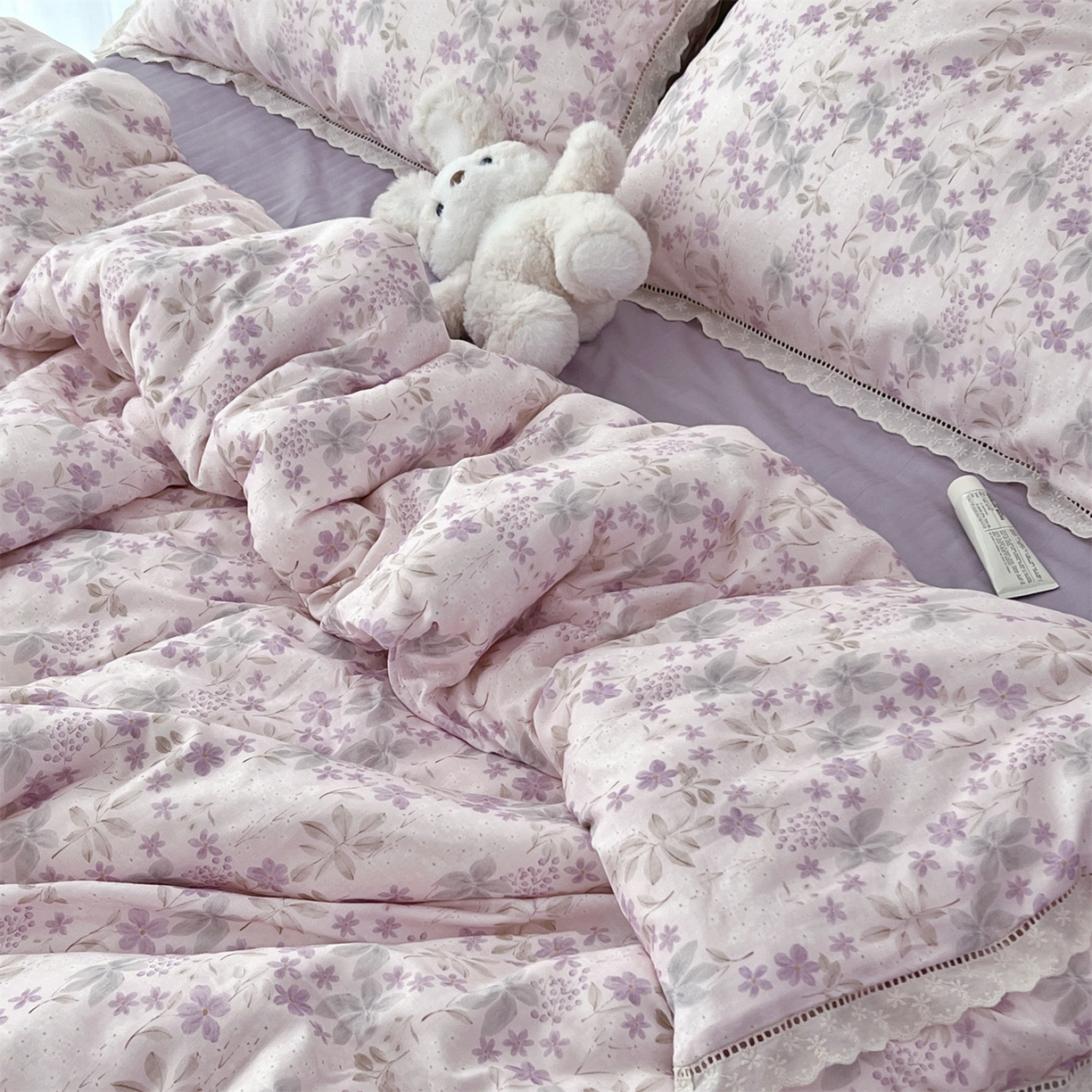 91家纺网 家纺一手货源 找家纺 荣轩2025新款全棉双层纱镂空花边工艺款四件套（铺床版）玲珑椿