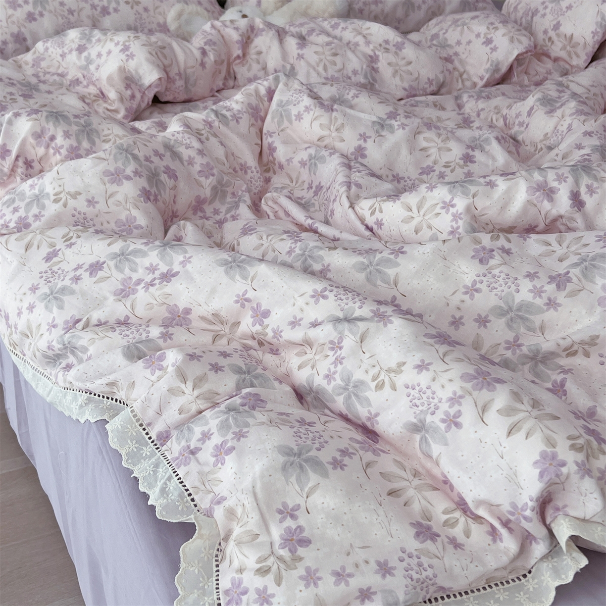 91家纺网 家纺一手货源 找家纺 荣轩2025新款全棉双层纱镂空花边工艺款四件套（铺床版）玲珑椿