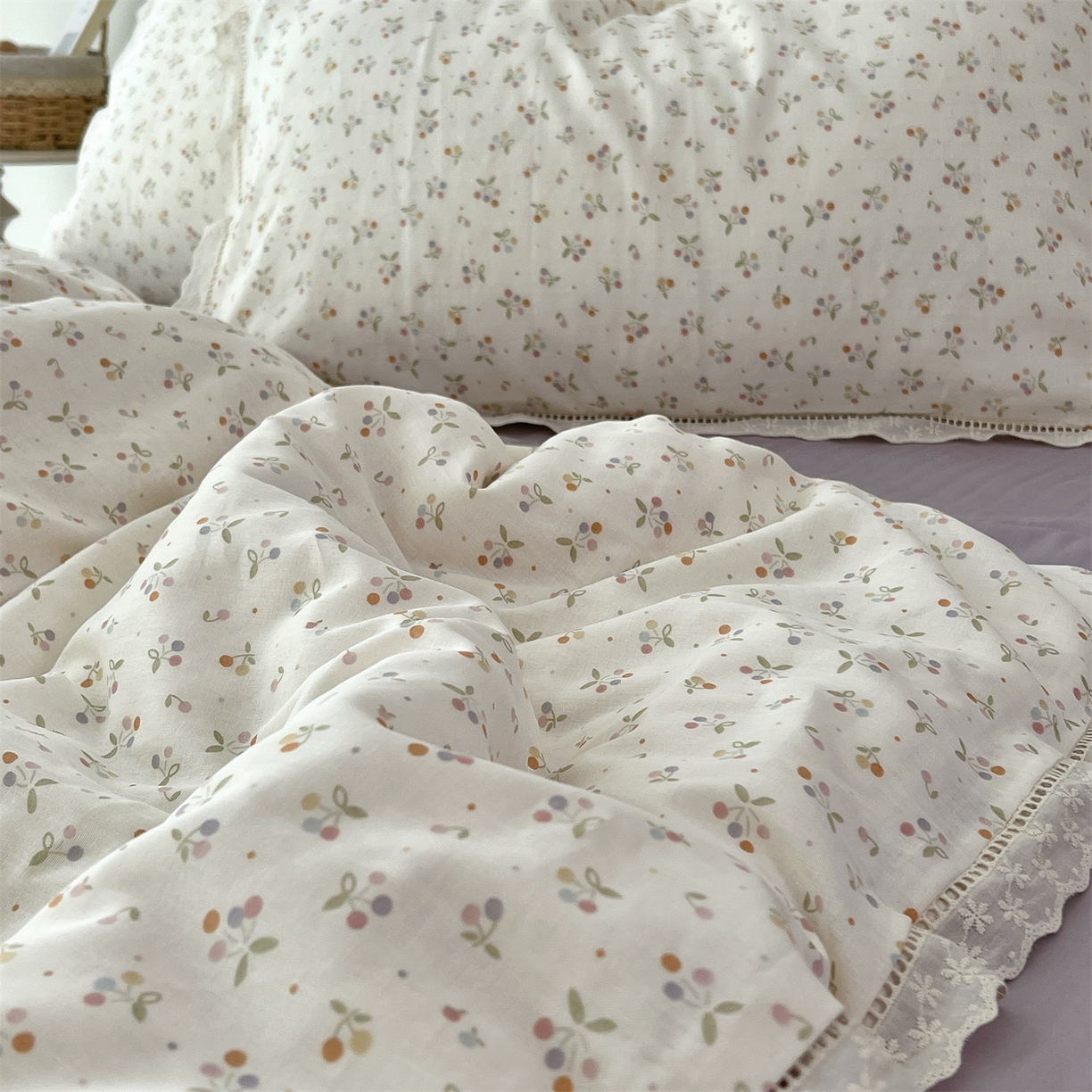 91家纺网 家纺一手货源 找家纺 荣轩2025新款全棉双层纱镂空花边工艺款四件套（铺床版）茉白