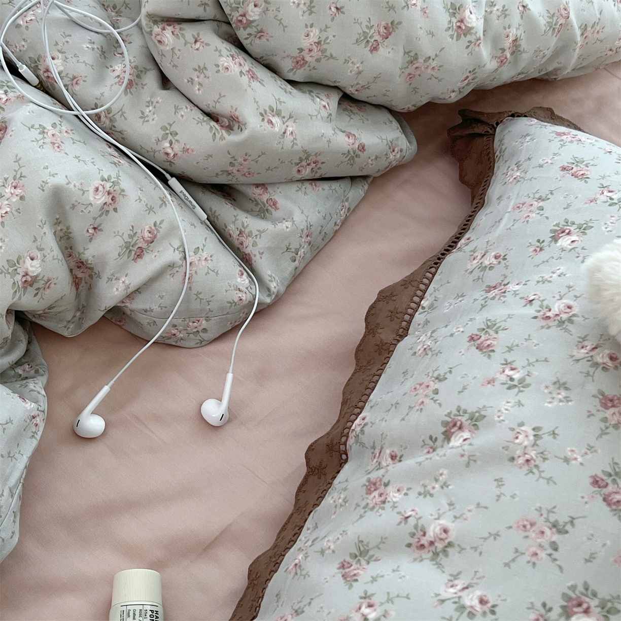 91家纺网 家纺一手货源 找家纺 荣轩2025新款全棉双层纱镂空花边工艺款四件套（铺床版）秋之禾