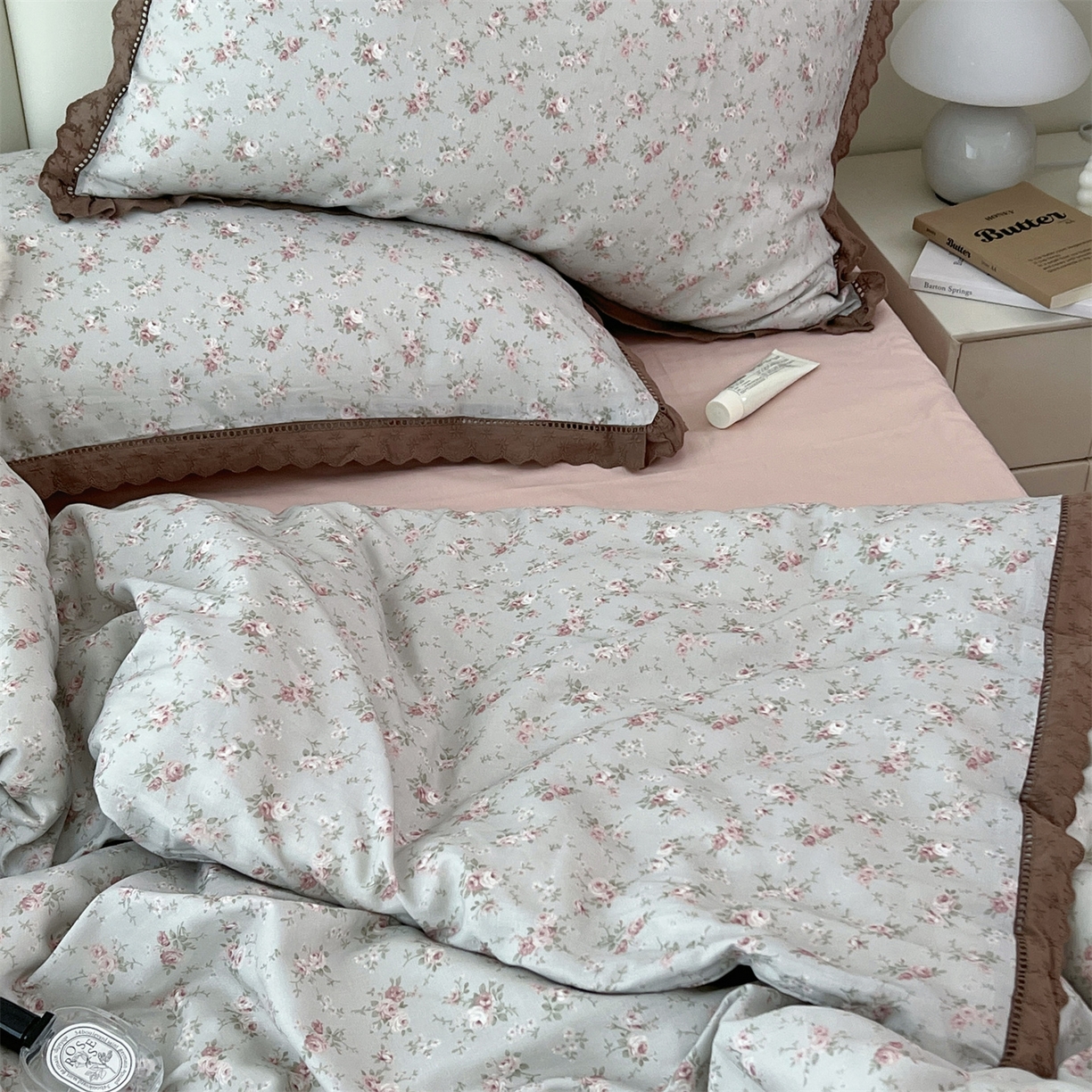 91家纺网 家纺一手货源 找家纺 荣轩2025新款全棉双层纱镂空花边工艺款四件套（铺床版）秋之禾