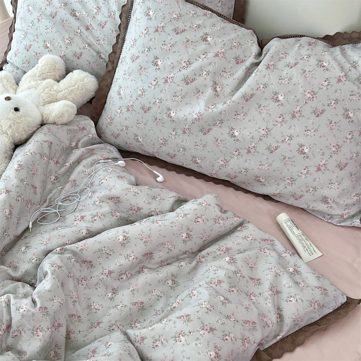 91家纺网 家纺一手货源 找家纺 荣轩2025新款全棉双层纱镂空花边工艺款四件套（铺床版）秋之禾