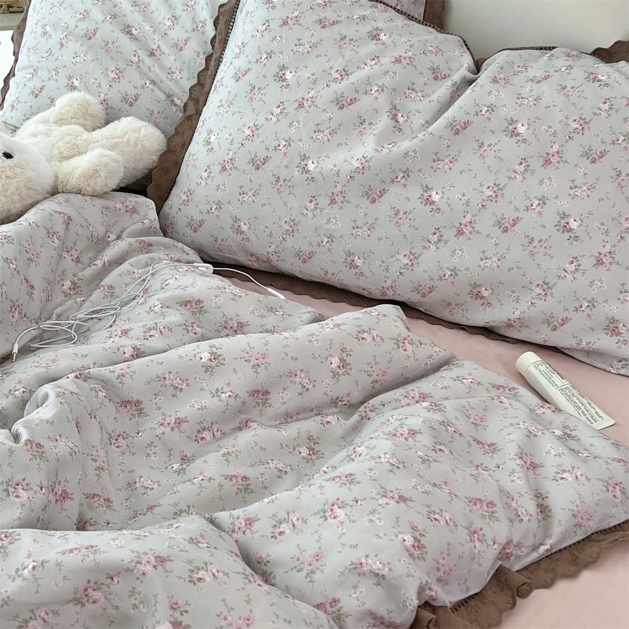 91家纺网 家纺一手货源 找家纺 荣轩2025新款全棉双层纱镂空花边工艺款四件套（铺床版）秋之禾