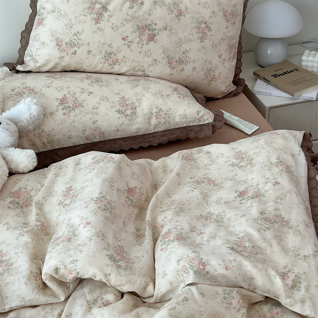 91家纺网 家纺一手货源 找家纺 荣轩2025新款全棉双层纱镂空花边工艺款四件套（铺床版）予爱