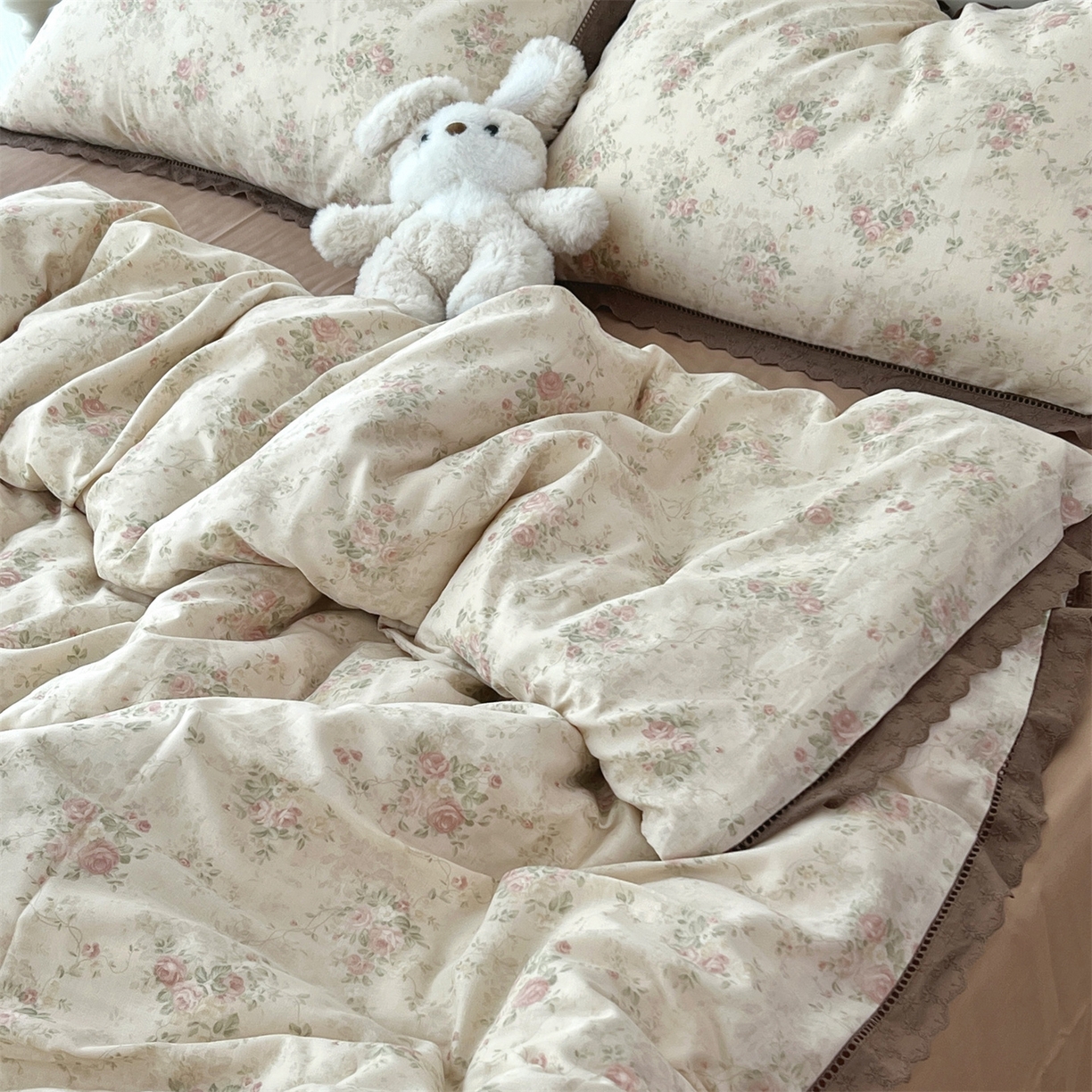 91家纺网 家纺一手货源 找家纺 荣轩2025新款全棉双层纱镂空花边工艺款四件套（铺床版）予爱