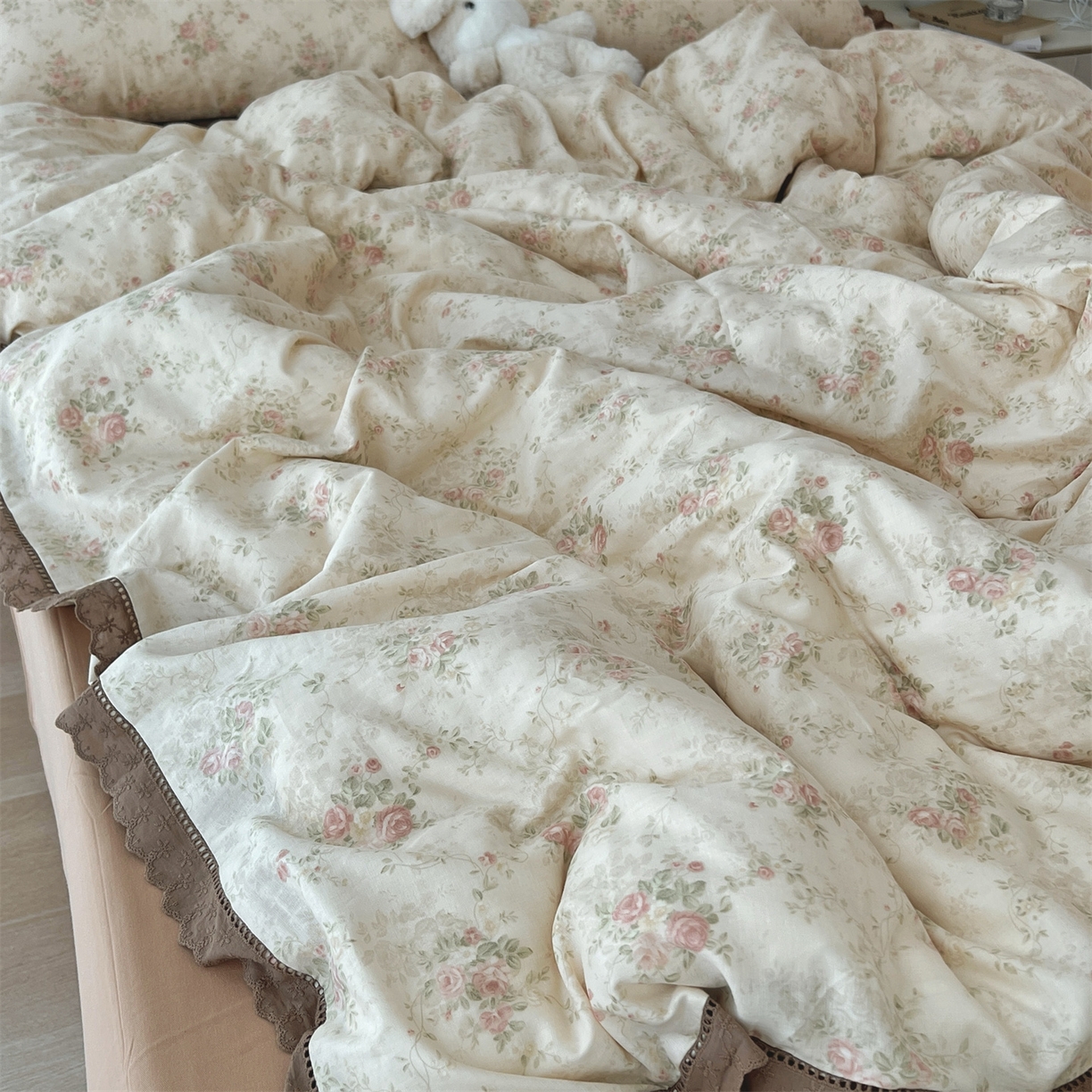 91家纺网 家纺一手货源 找家纺 荣轩2025新款全棉双层纱镂空花边工艺款四件套（铺床版）予爱