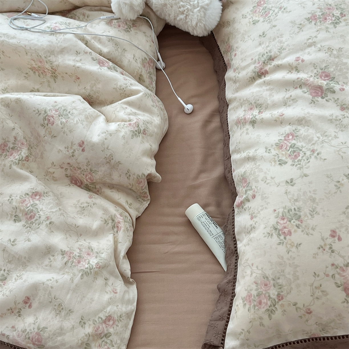 91家纺网 家纺一手货源 找家纺 荣轩2025新款全棉双层纱镂空花边工艺款四件套（铺床版）予爱