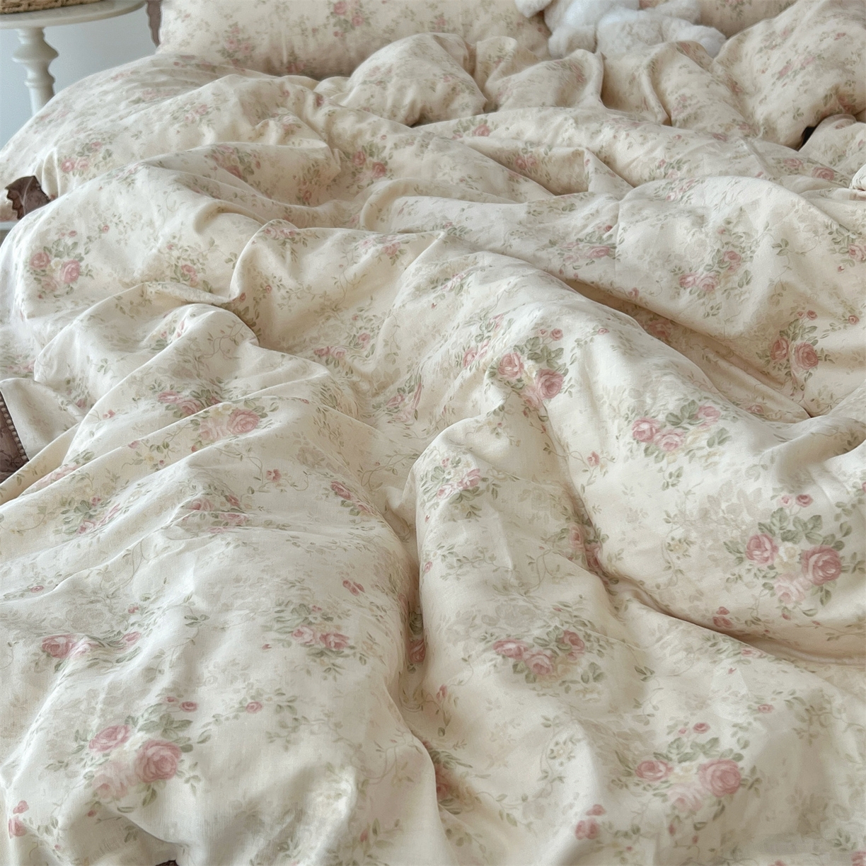 91家纺网 家纺一手货源 找家纺 荣轩2025新款全棉双层纱镂空花边工艺款四件套（铺床版）予爱