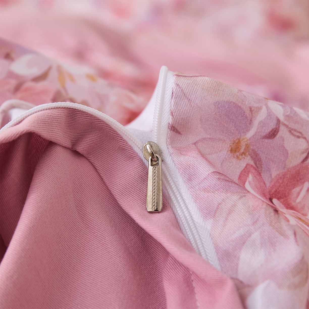 91家纺网 家纺一手货源 找家纺 元元家居（元元被业） 2025秋冬新款全棉纯棉磨毛印花四件套 邂逅粉