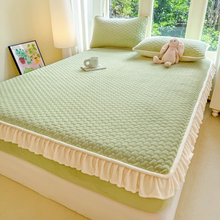 91家纺网 家纺一手货源 找家纺 布柔 2025新款加厚牛奶绒花边床笠保暖印花夹棉床笠床垫保护套罩 果绿