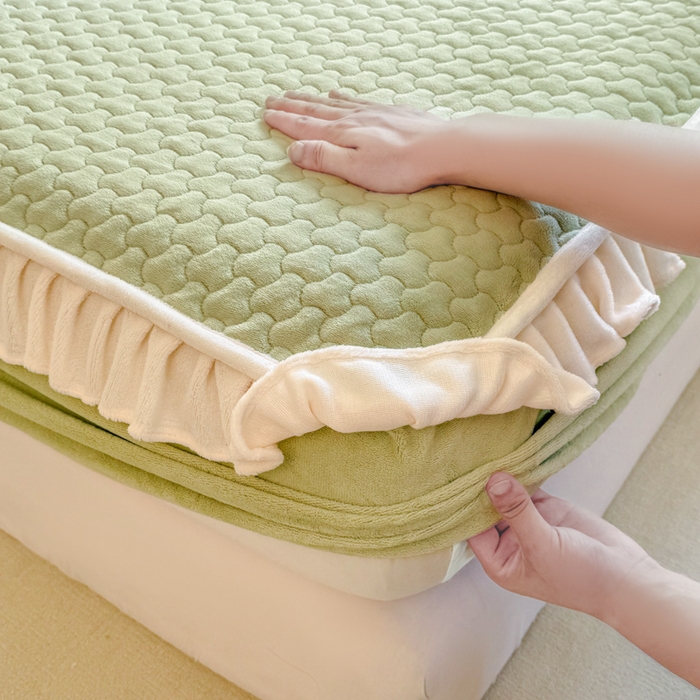 91家纺网 家纺一手货源 找家纺 布柔 2025新款加厚牛奶绒花边床笠保暖印花夹棉床笠床垫保护套罩 果绿