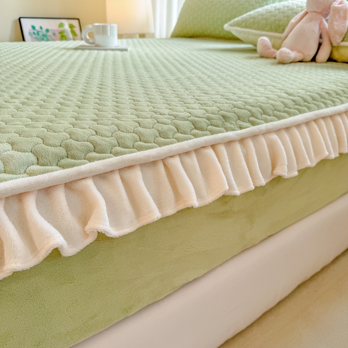 91家纺网 家纺一手货源 找家纺 布柔 2025新款加厚牛奶绒花边床笠保暖印花夹棉床笠床垫保护套罩 果绿