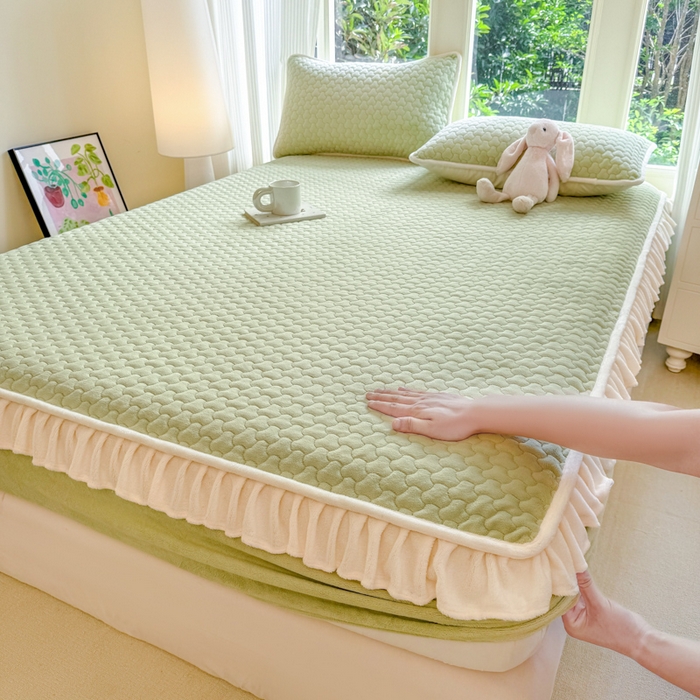 91家纺网 家纺一手货源 找家纺 布柔 2025新款加厚牛奶绒花边床笠保暖印花夹棉床笠床垫保护套罩 果绿