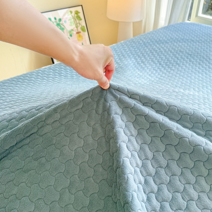 91家纺网 家纺一手货源 找家纺 布柔 2025新款加厚牛奶绒花边床笠保暖印花夹棉床笠床垫保护套罩 湖蓝