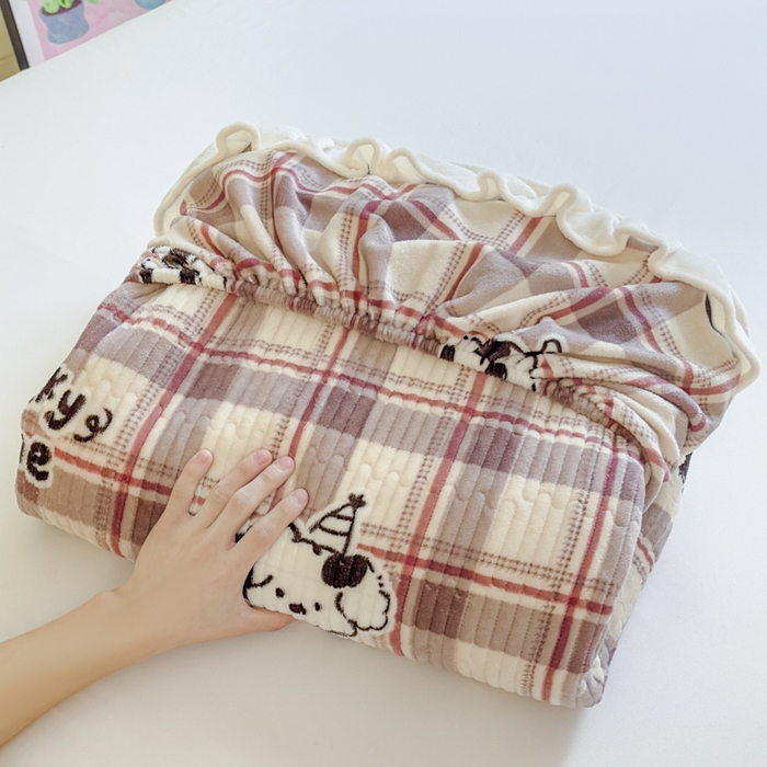 91家纺网 家纺一手货源 找家纺 布柔 2025新款加厚牛奶绒花边床笠保暖印花夹棉床笠床垫保护套罩 乐奇