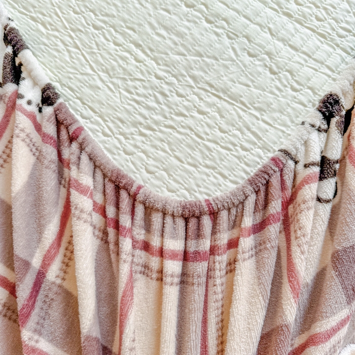 91家纺网 家纺一手货源 找家纺 布柔 2025新款加厚牛奶绒花边床笠保暖印花夹棉床笠床垫保护套罩 乐奇