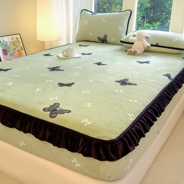 91家纺网 家纺一手货源 找家纺 布柔 2025新款加厚牛奶绒花边床笠保暖印花夹棉床笠床垫保护套罩 蕾丝蝴蝶