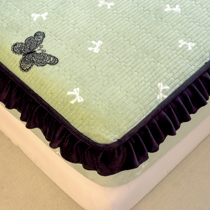 91家纺网 家纺一手货源 找家纺 布柔 2025新款加厚牛奶绒花边床笠保暖印花夹棉床笠床垫保护套罩 蕾丝蝴蝶