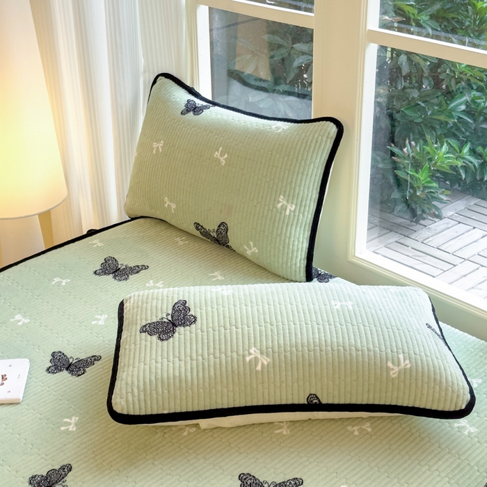 91家纺网 家纺一手货源 找家纺 布柔 2025新款加厚牛奶绒花边床笠保暖印花夹棉床笠床垫保护套罩 蕾丝蝴蝶