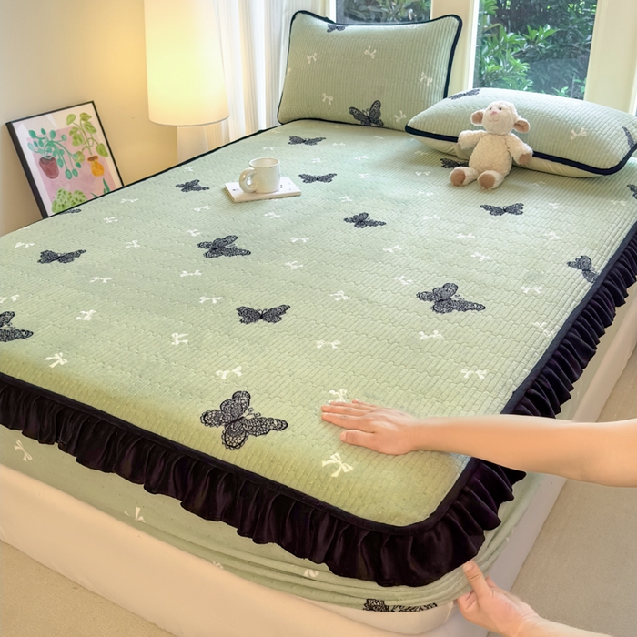 91家纺网 家纺一手货源 找家纺 布柔 2025新款加厚牛奶绒花边床笠保暖印花夹棉床笠床垫保护套罩 蕾丝蝴蝶