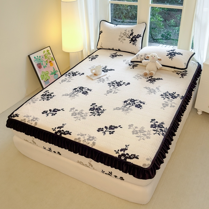 91家纺网 家纺一手货源 找家纺 布柔 2025新款加厚牛奶绒花边床笠保暖印花夹棉床笠床垫保护套罩 莫里斯