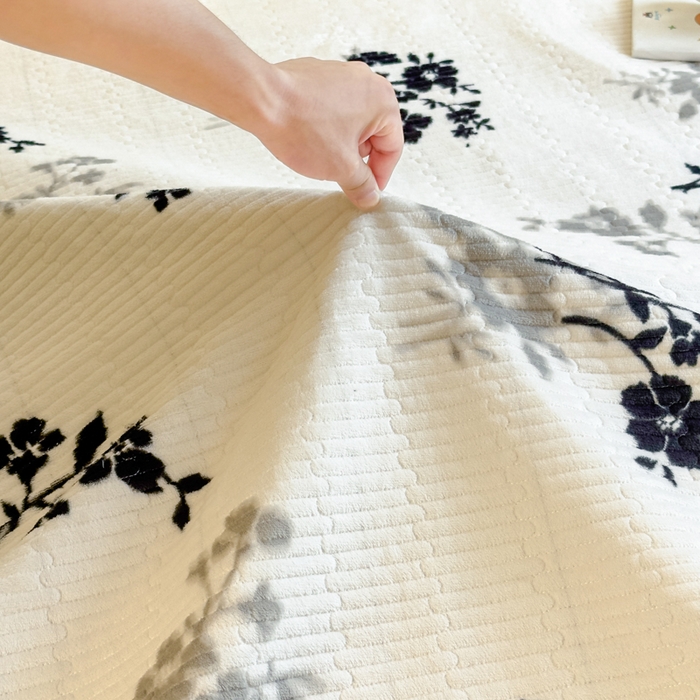 91家纺网 家纺一手货源 找家纺 布柔 2025新款加厚牛奶绒花边床笠保暖印花夹棉床笠床垫保护套罩 莫里斯