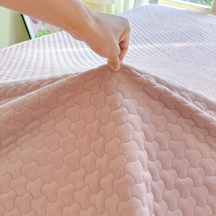 91家纺网 家纺一手货源 找家纺 布柔 2025新款加厚牛奶绒花边床笠保暖印花夹棉床笠床垫保护套罩 嫩粉