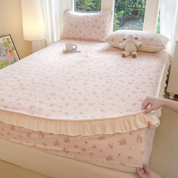 91家纺网 家纺一手货源 找家纺 布柔 2025新款加厚牛奶绒花边床笠保暖印花夹棉床笠床垫保护套罩 碎花粉