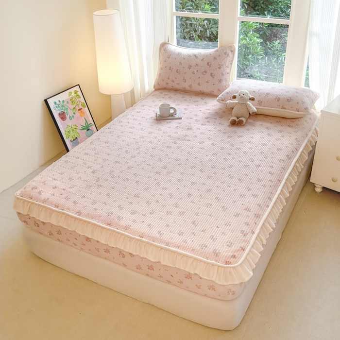 91家纺网 家纺一手货源 找家纺 布柔 2025新款加厚牛奶绒花边床笠保暖印花夹棉床笠床垫保护套罩 碎花粉