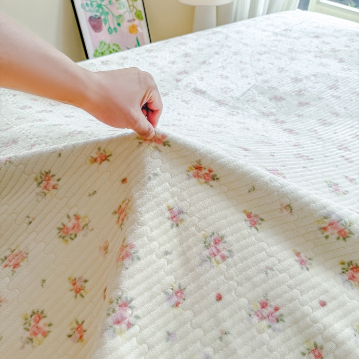 91家纺网 家纺一手货源 找家纺 布柔 2025新款加厚牛奶绒花边床笠保暖印花夹棉床笠床垫保护套罩 碎花米