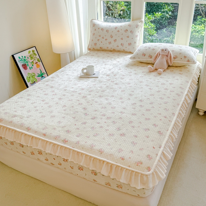 91家纺网 家纺一手货源 找家纺 布柔 2025新款加厚牛奶绒花边床笠保暖印花夹棉床笠床垫保护套罩 碎花米