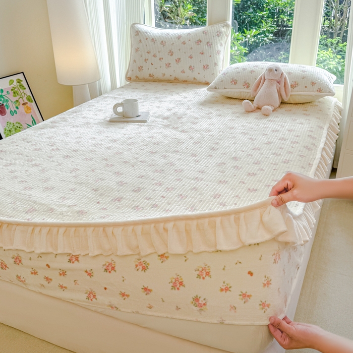 91家纺网 家纺一手货源 找家纺 布柔 2025新款加厚牛奶绒花边床笠保暖印花夹棉床笠床垫保护套罩 碎花米