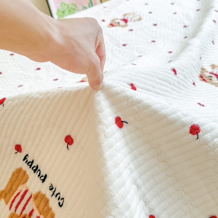 91家纺网 家纺一手货源 找家纺 布柔 2025新款加厚牛奶绒花边床笠保暖印花夹棉床笠床垫保护套罩 樱桃狗