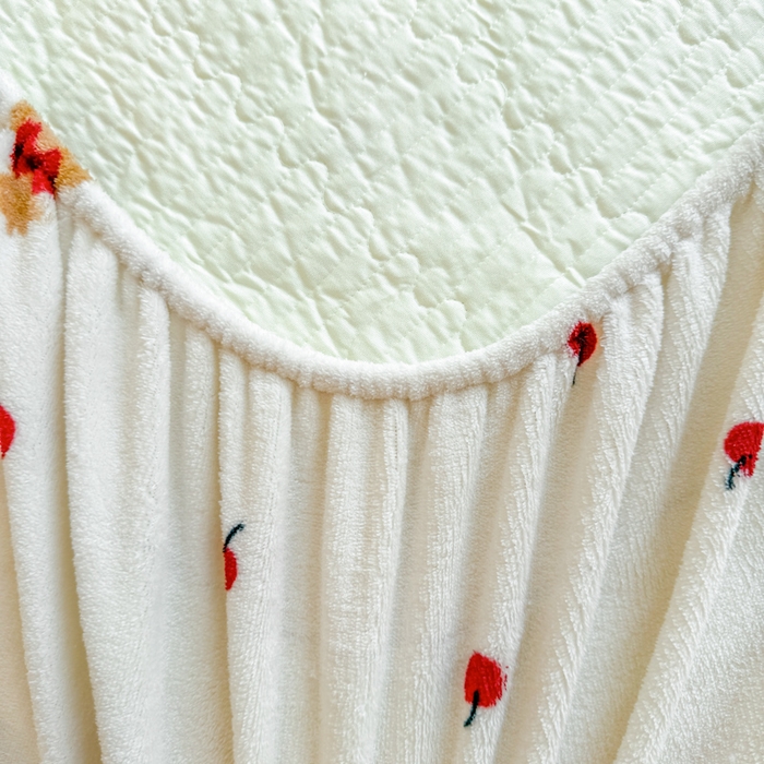 91家纺网 家纺一手货源 找家纺 布柔 2025新款加厚牛奶绒花边床笠保暖印花夹棉床笠床垫保护套罩 樱桃狗