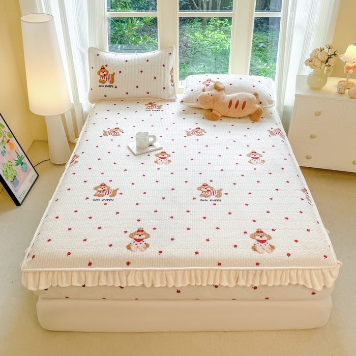 91家纺网 家纺一手货源 找家纺 布柔 2025新款加厚牛奶绒花边床笠保暖印花夹棉床笠床垫保护套罩 樱桃狗